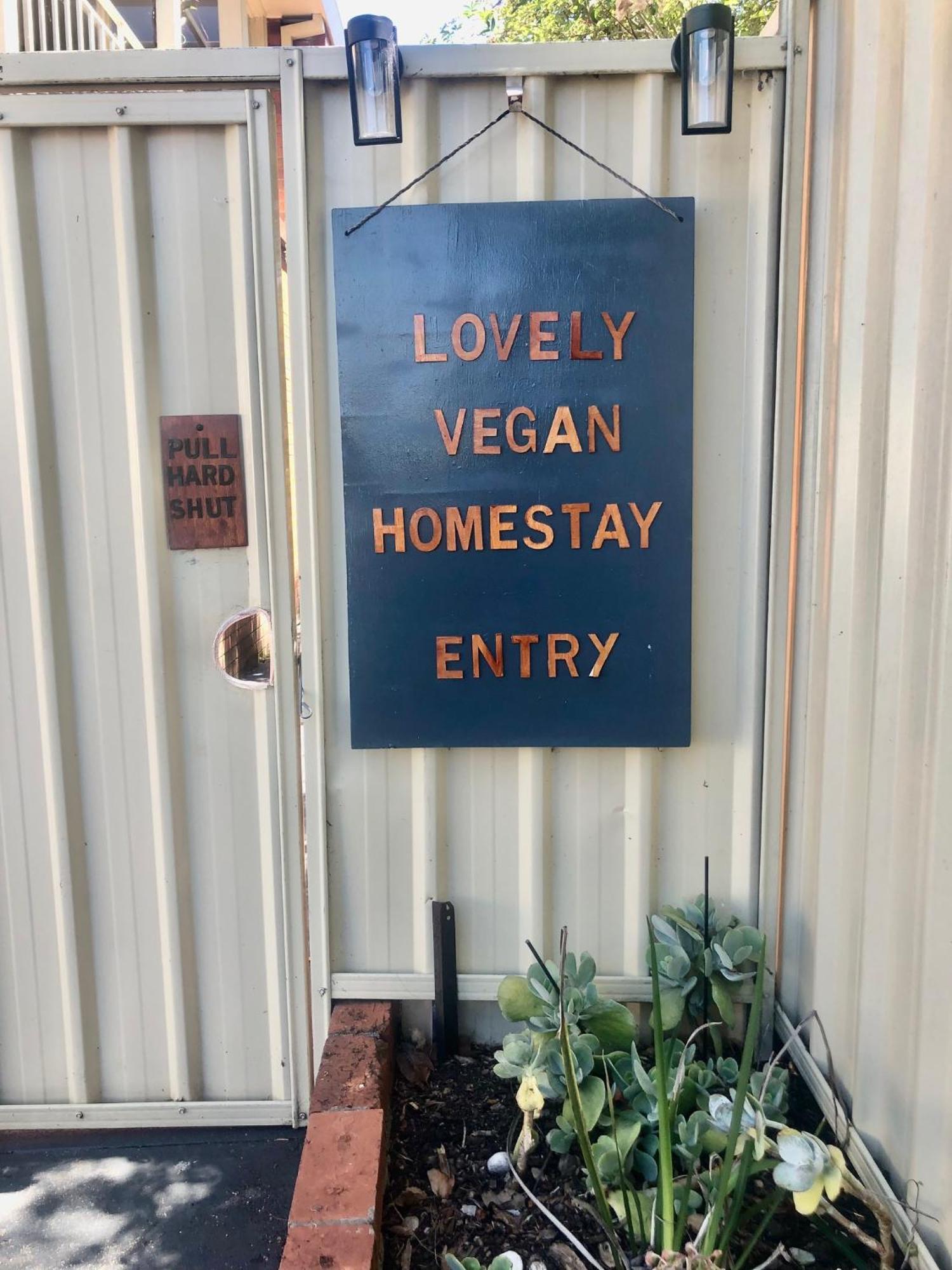 Lovely Budget Vegan Homestay Launceston Exterior foto